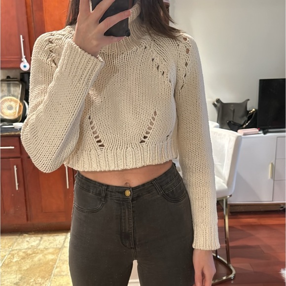 Cropped beige sweater size small - Picture 3 of 3